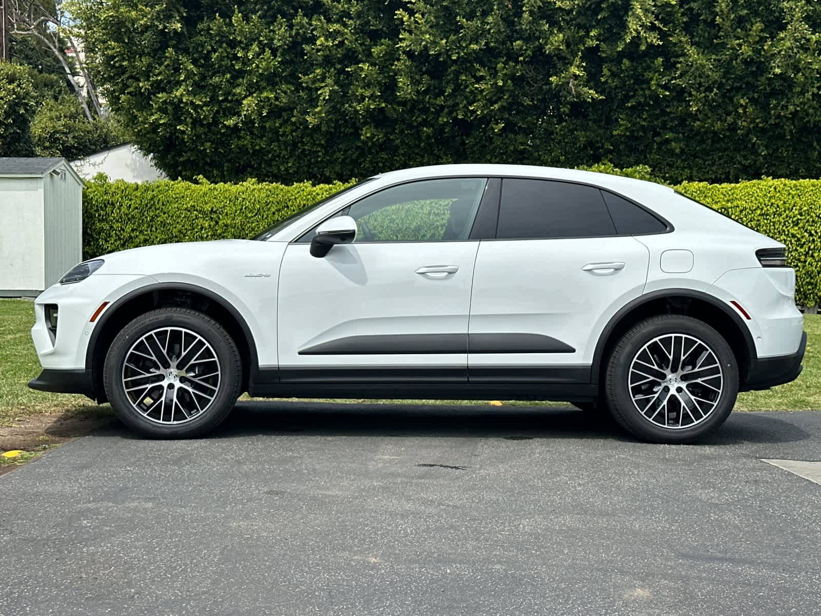 Thumbnail: 2026 Porsche Macan - 2