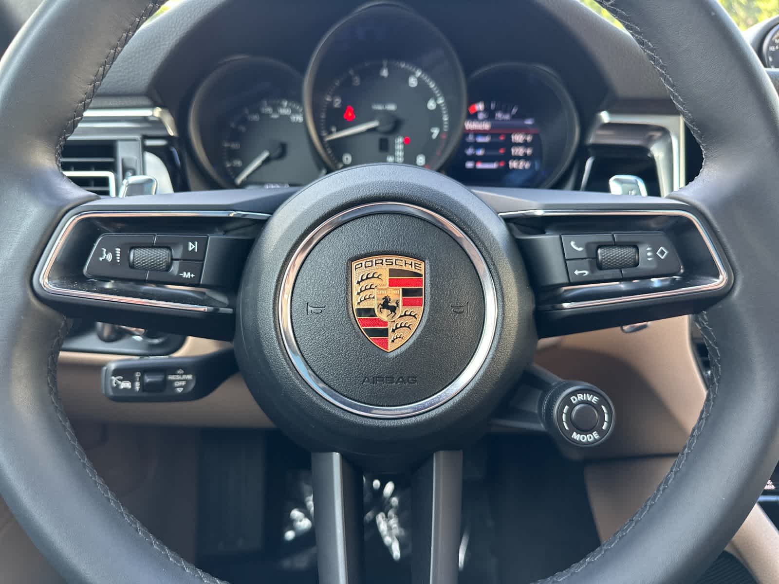 Thumbnail: 2025 Porsche Macan - 26