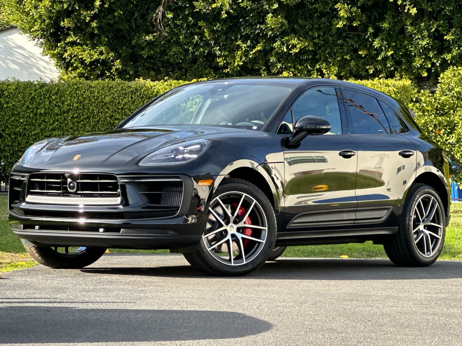 Thumbnail: 2026 Porsche Macan - 1