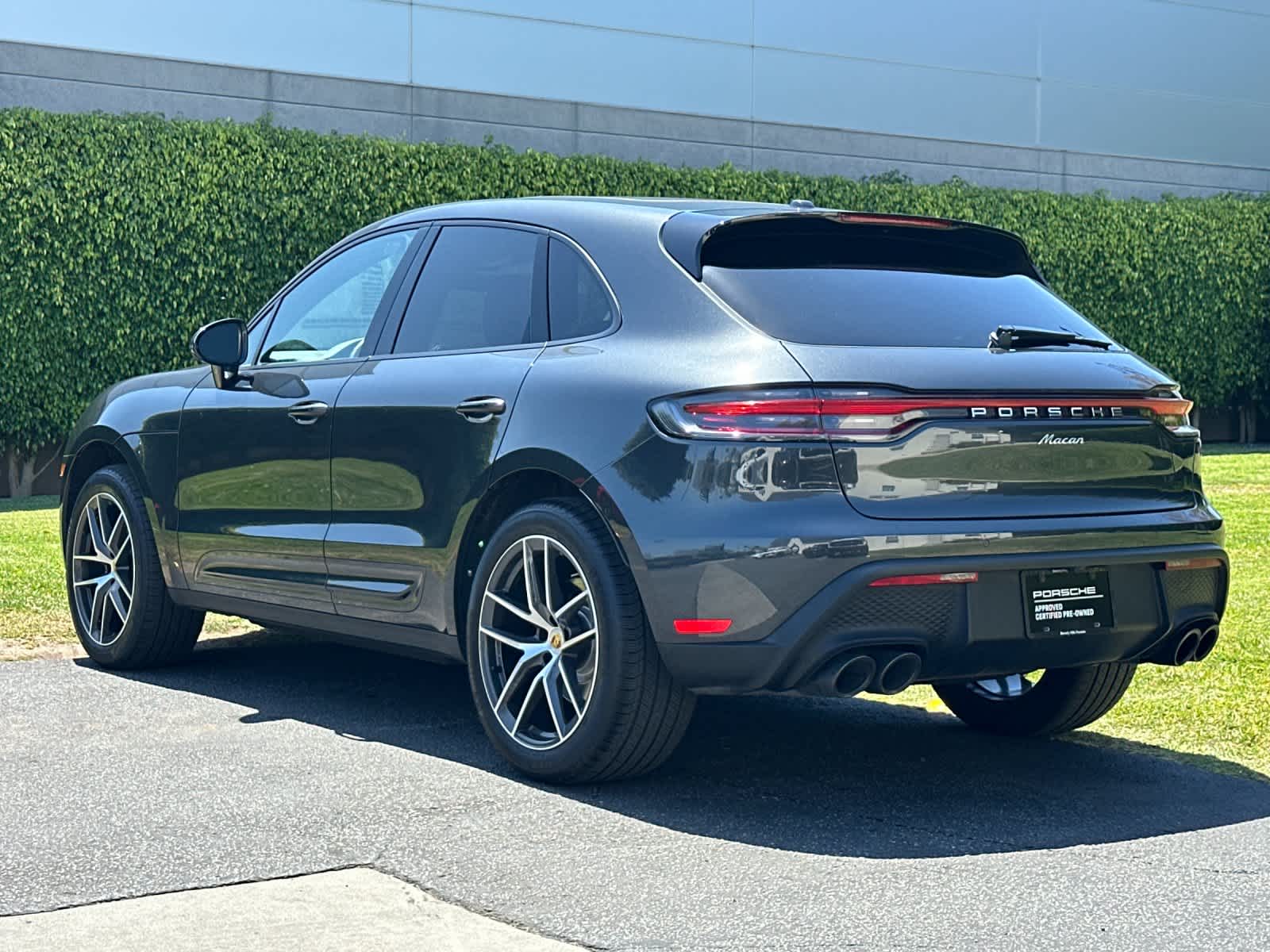 Thumbnail: 2025 Porsche Macan - 3