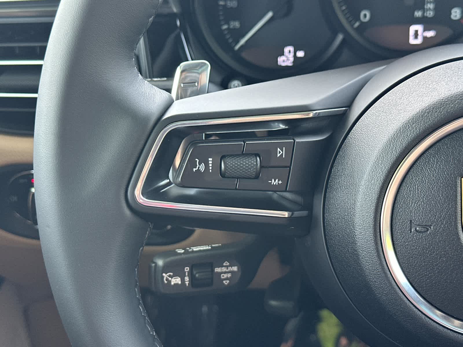 Thumbnail: 2026 Porsche Macan - 26