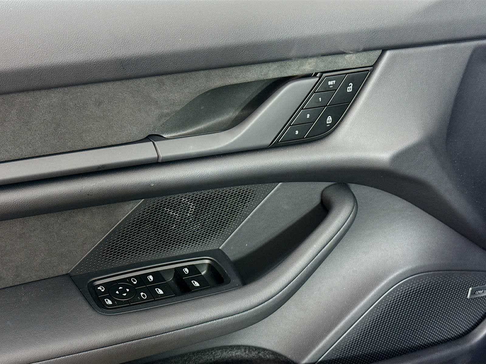 Thumbnail: 2025 Porsche Taycan - 14