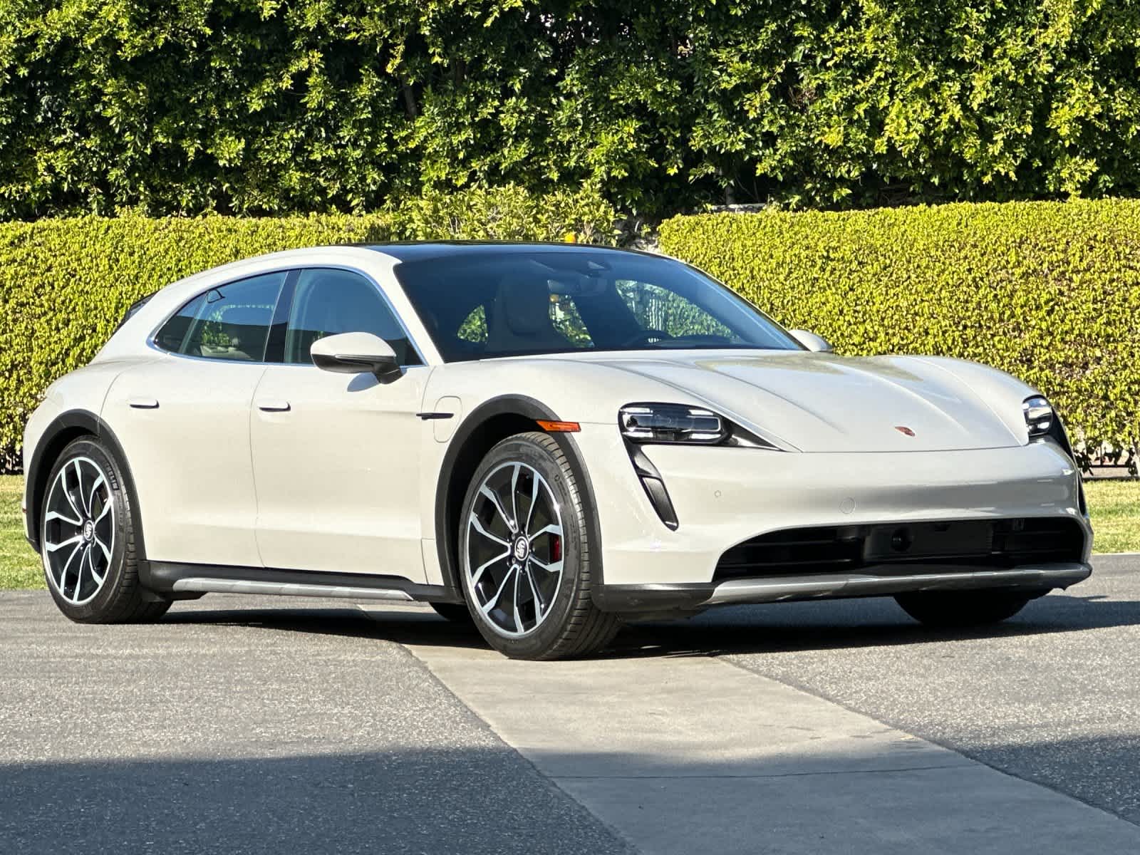 Thumbnail: 2022 Porsche Taycan - 10