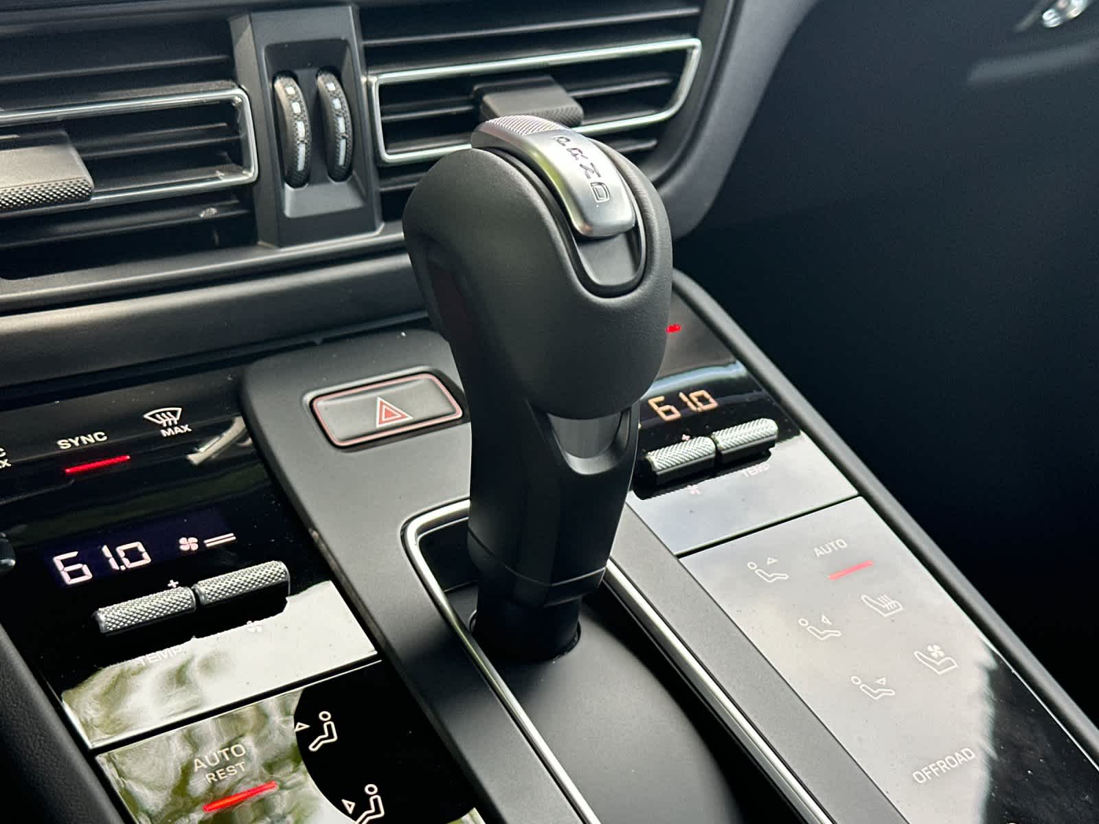Thumbnail: 2026 Porsche Macan - 24