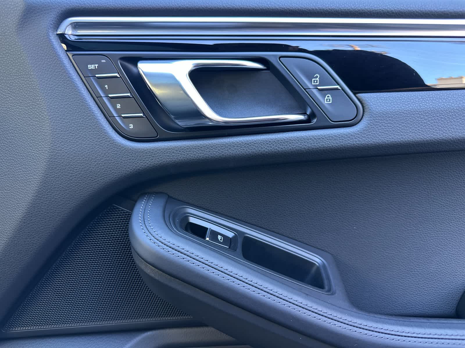 Thumbnail: 2025 Porsche Macan - 19