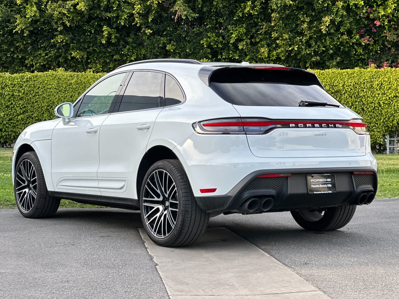 Thumbnail: 2025 Porsche Macan - 3