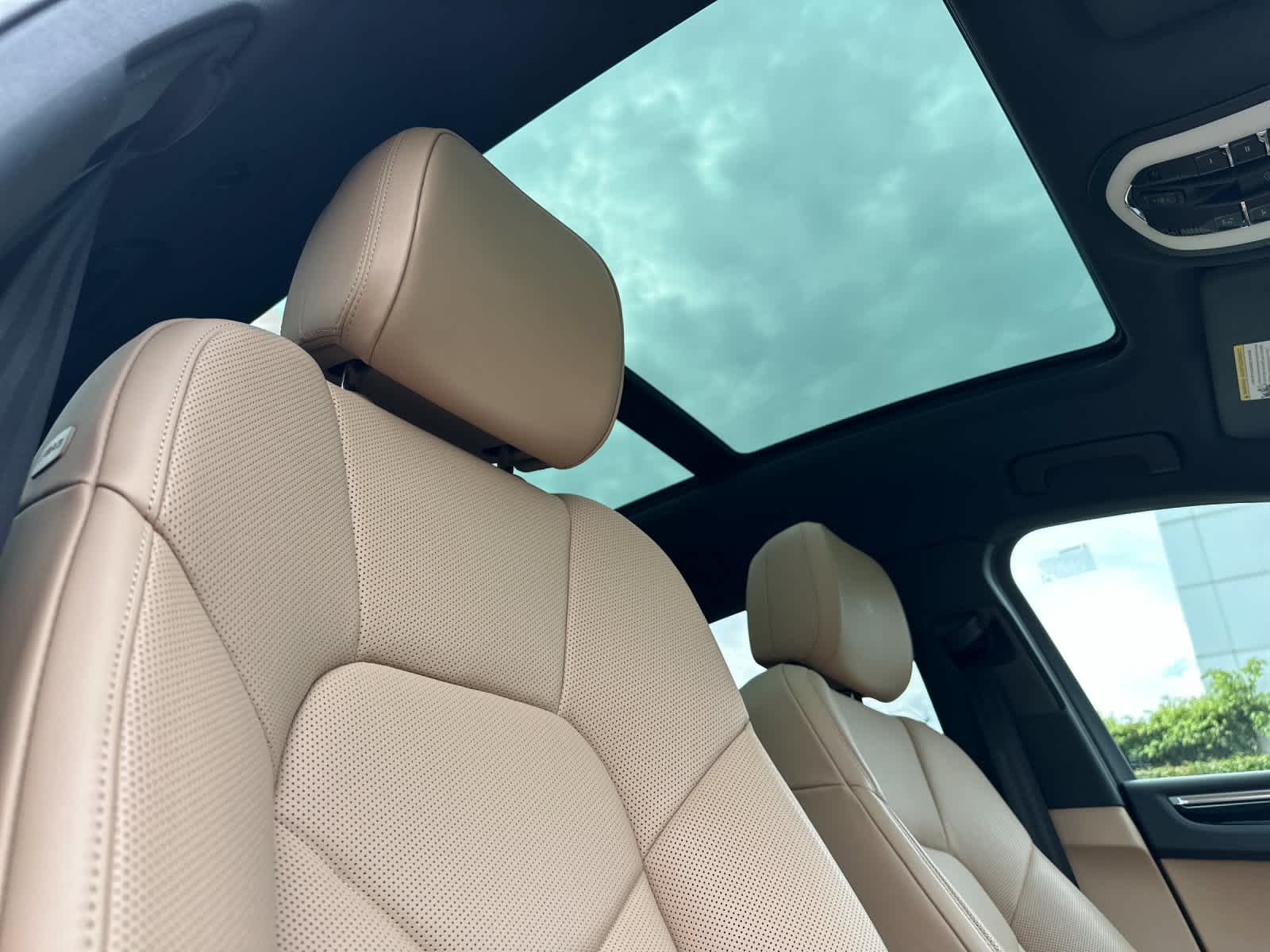 Thumbnail: 2025 Porsche Macan - 18