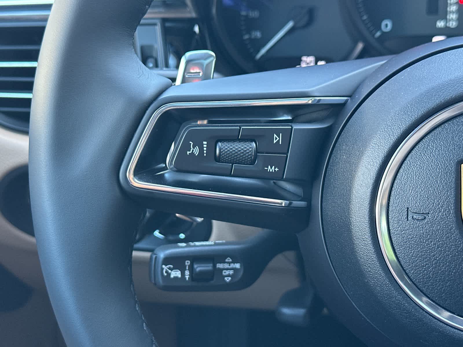 Thumbnail: 2026 Porsche Macan - 26