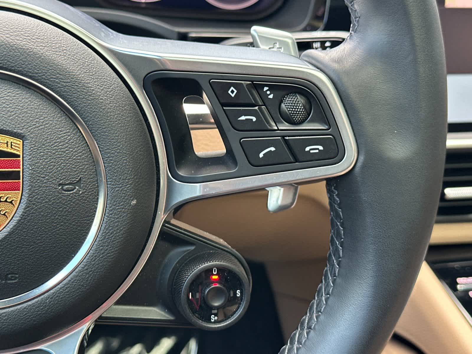 Thumbnail: 2022 Porsche Cayenne - 28