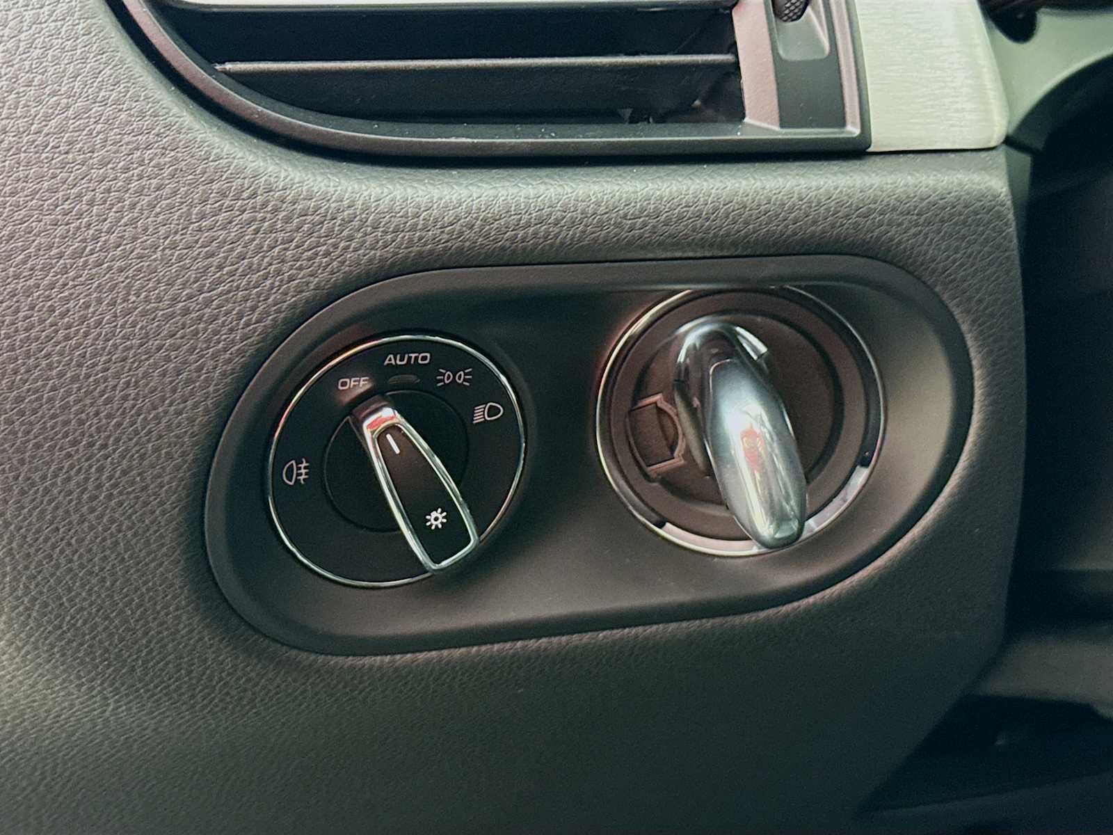 Thumbnail: 2026 Porsche Macan - 11