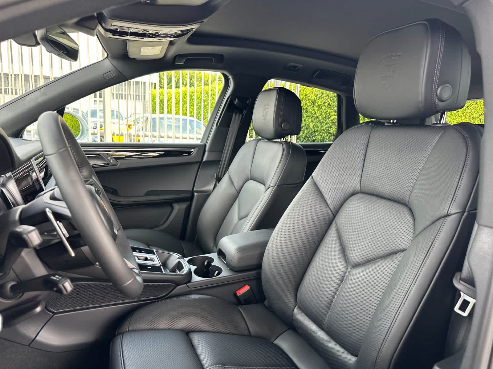 Thumbnail: 2026 Porsche Macan - 5