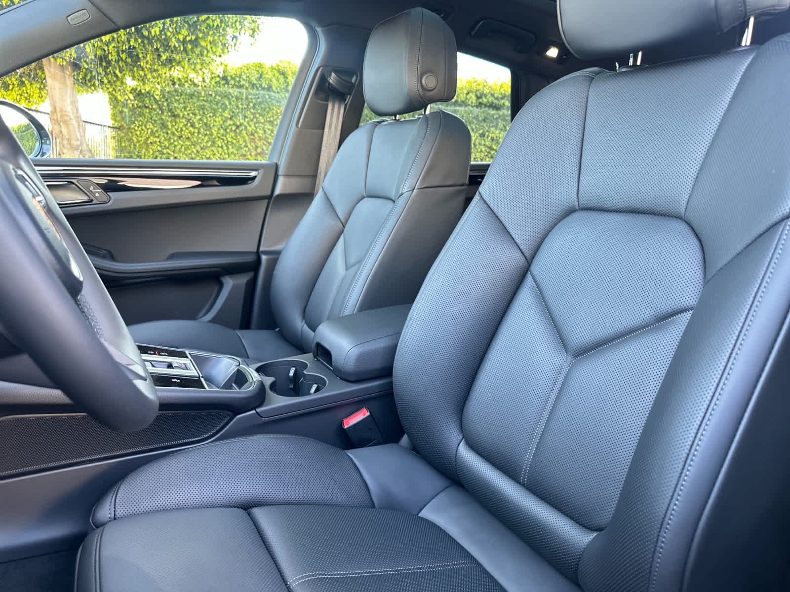 Thumbnail: 2026 Porsche Macan - 5