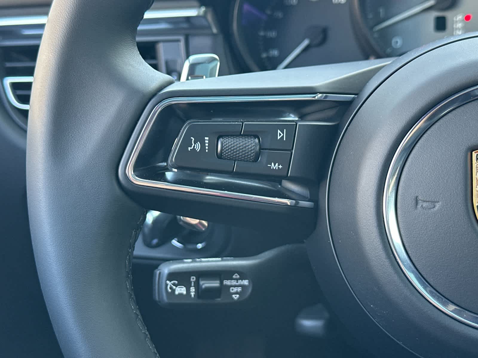 Thumbnail: 2026 Porsche Macan - 27