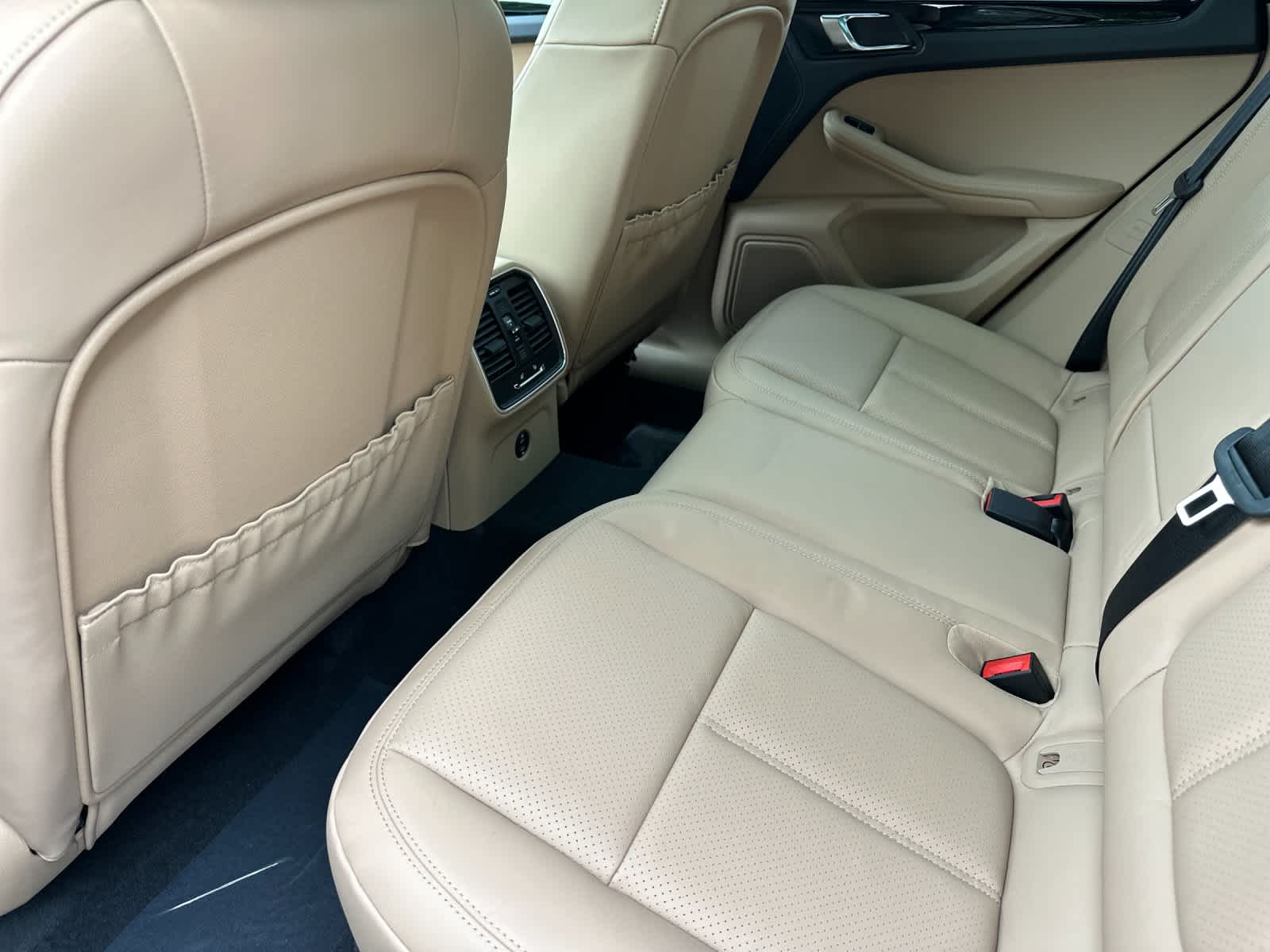 Thumbnail: 2026 Porsche Macan - 13