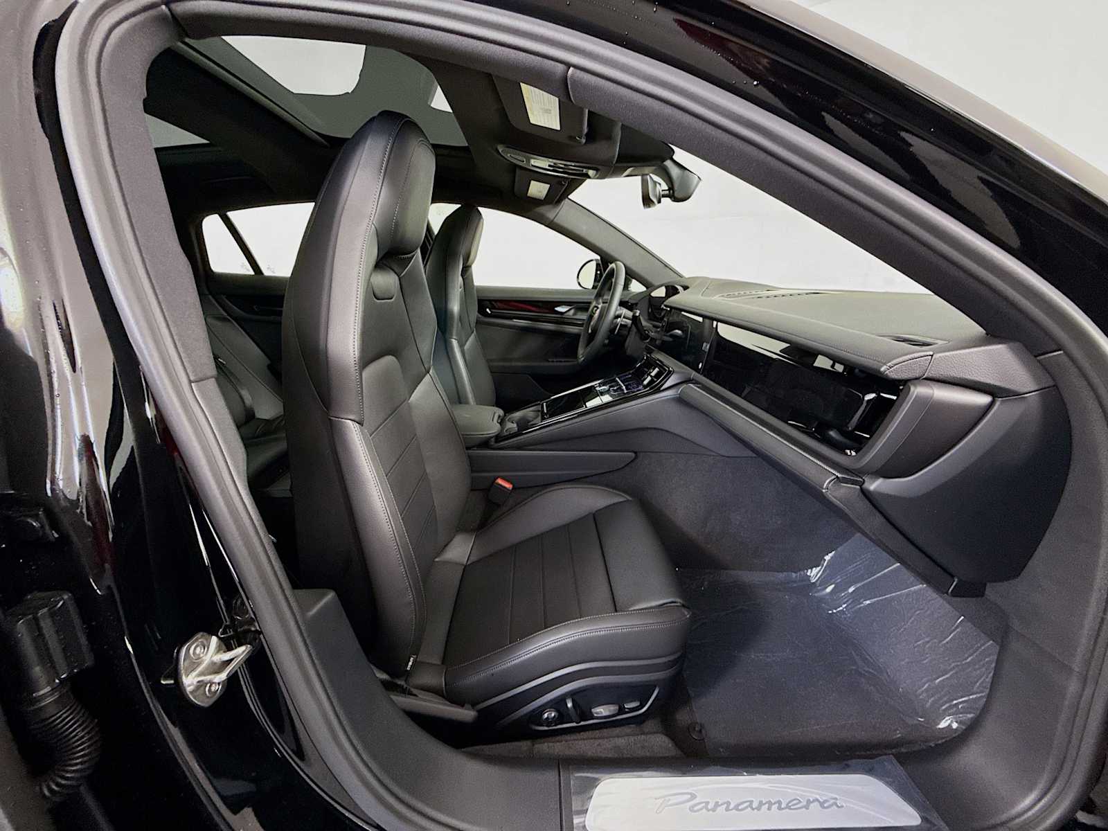 Thumbnail: 2025 Porsche Panamera - 21