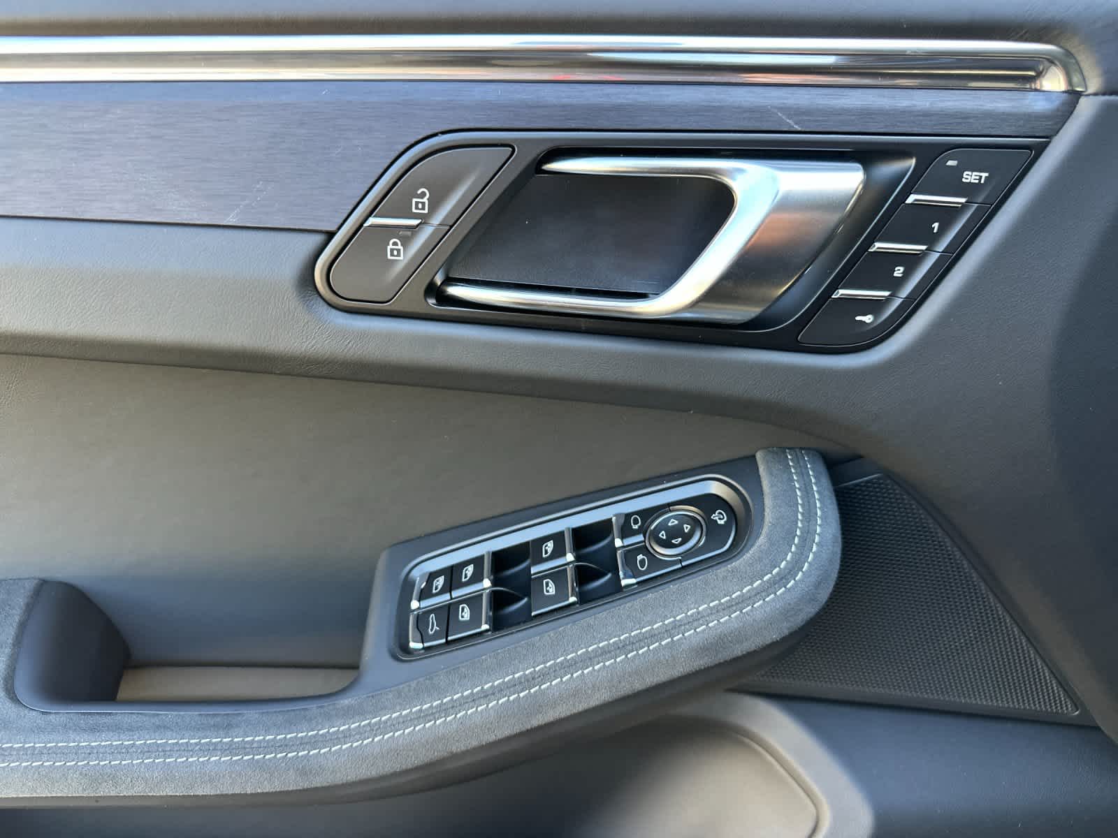 Thumbnail: 2026 Porsche Macan - 12