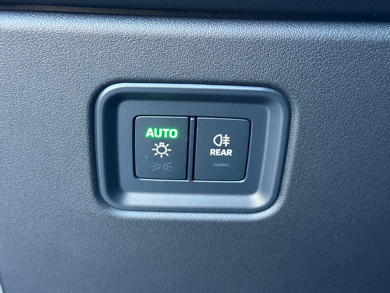 Thumbnail: 2026 Porsche Macan - 31