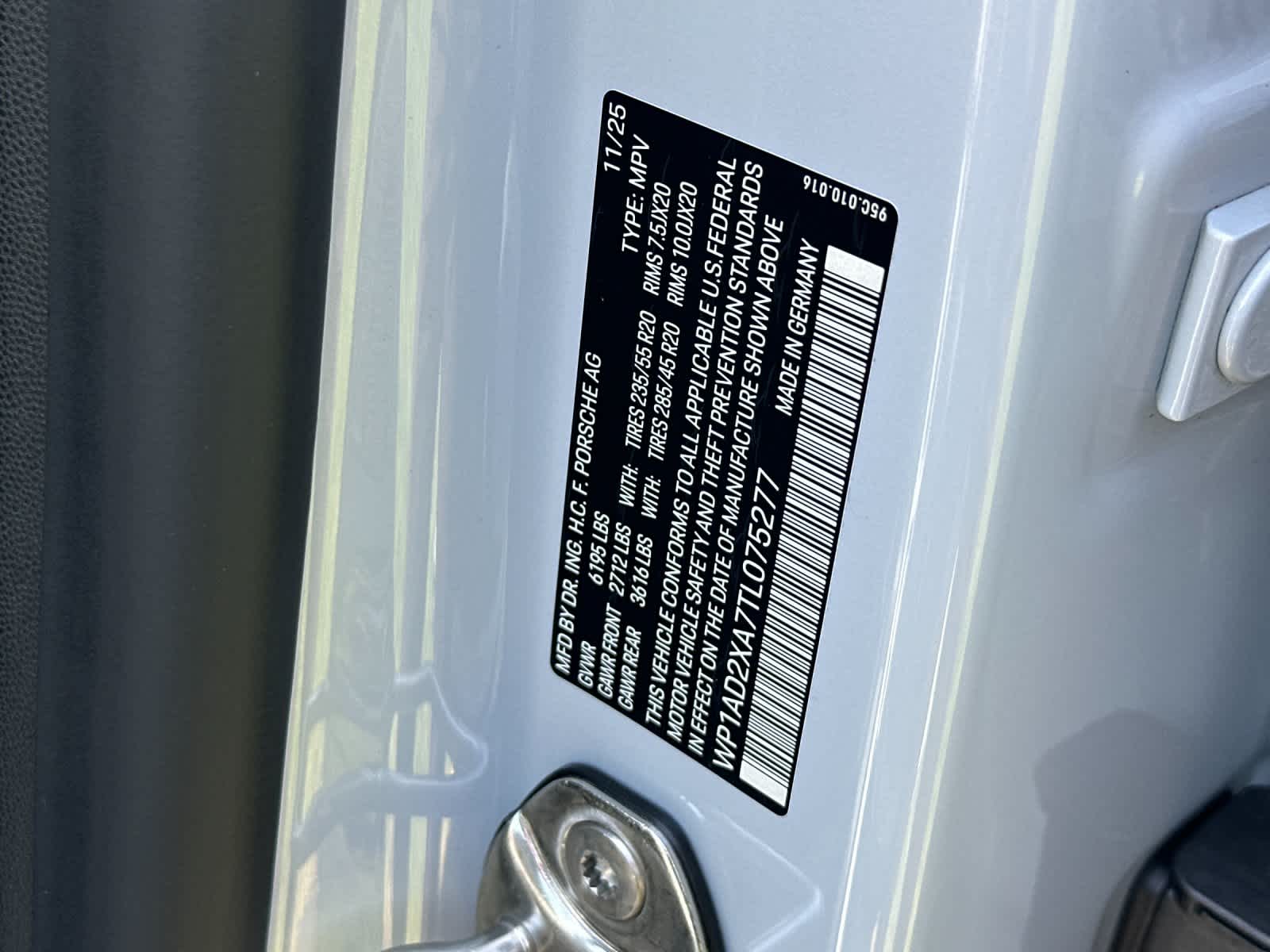 Thumbnail: 2026 Porsche Macan - 33