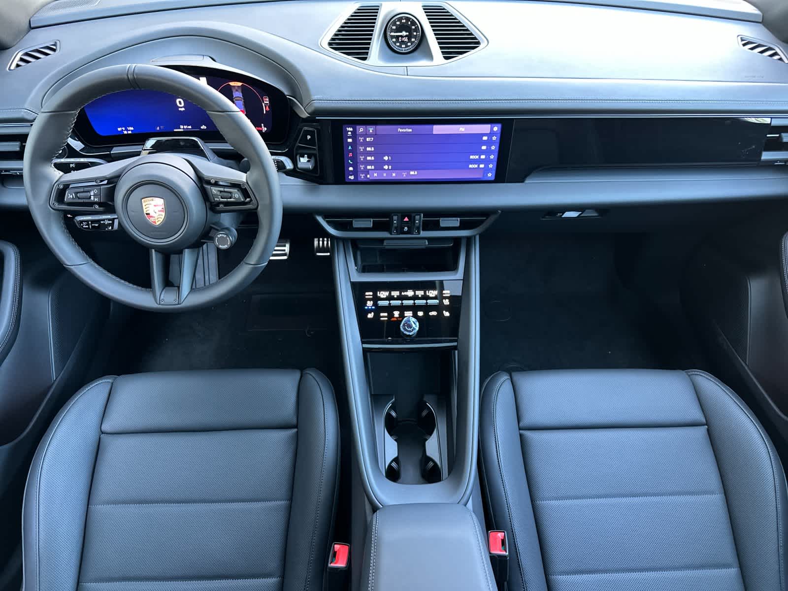 Thumbnail: 2026 Porsche Macan - 6