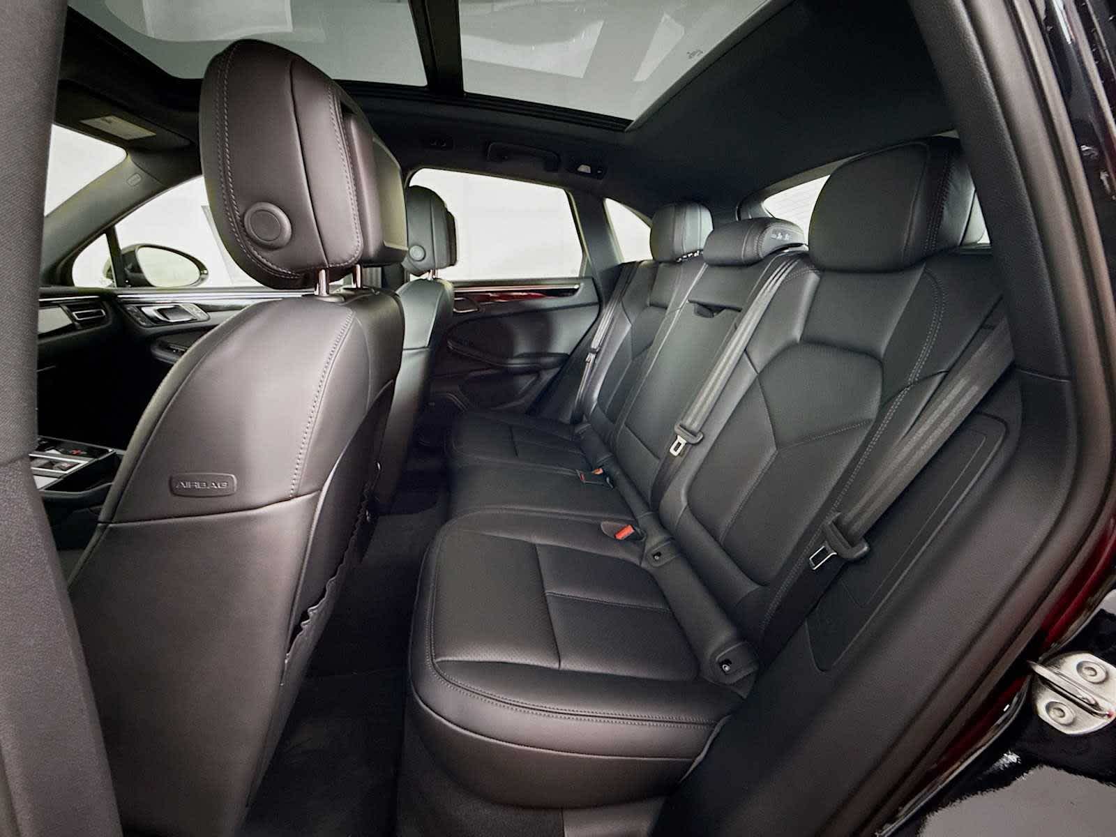 Thumbnail: 2026 Porsche Macan - 17