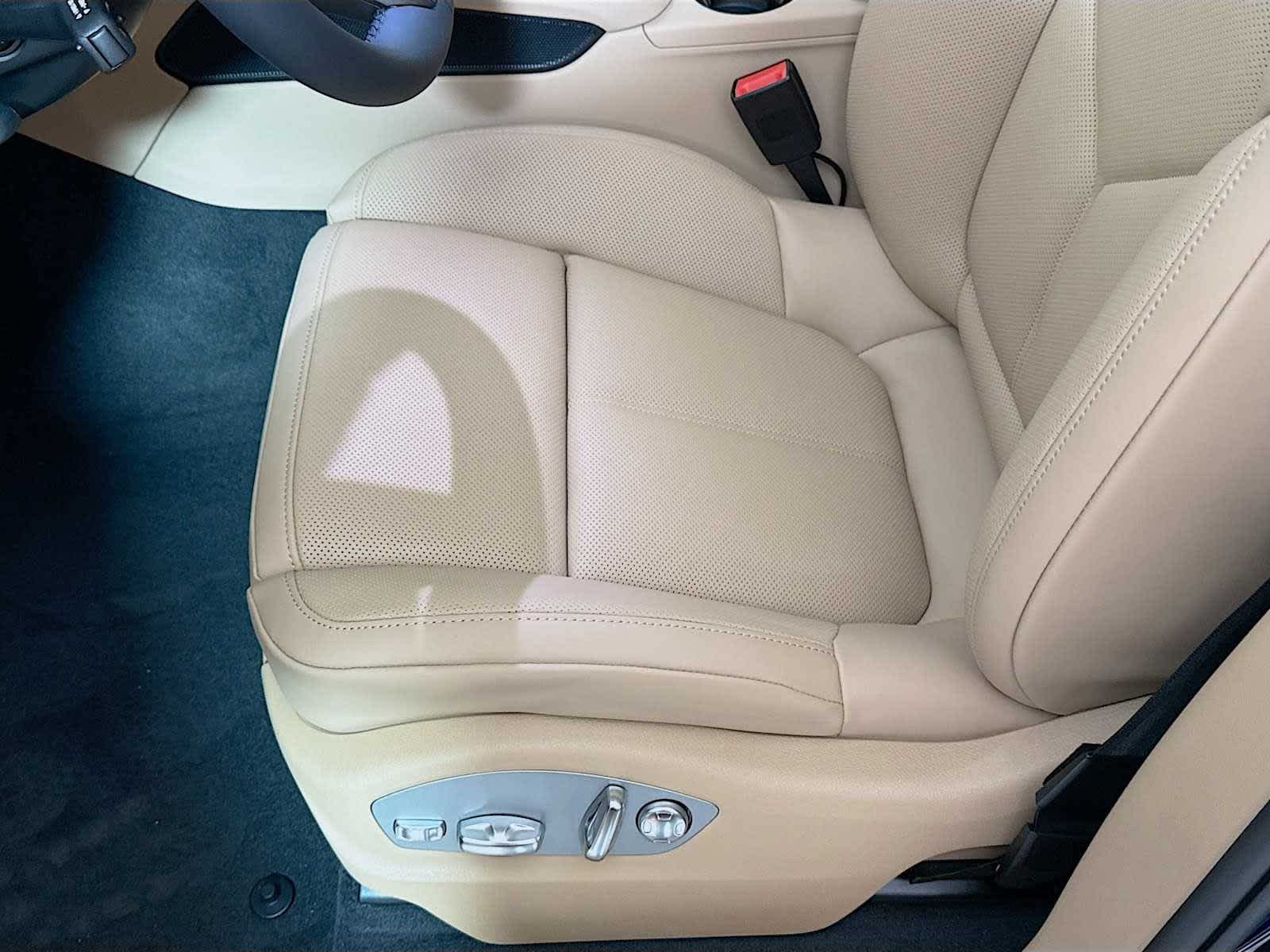 Thumbnail: 2025 Porsche Macan - 15