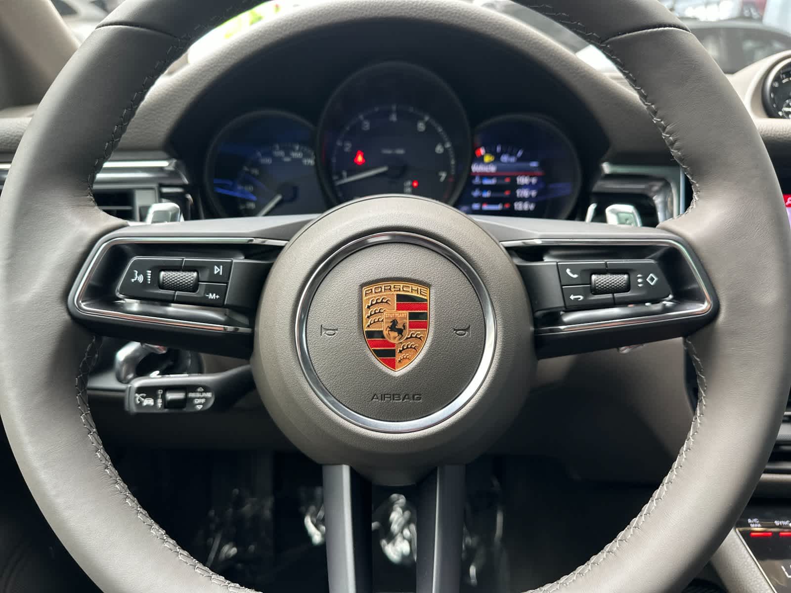 Thumbnail: 2026 Porsche Macan - 26