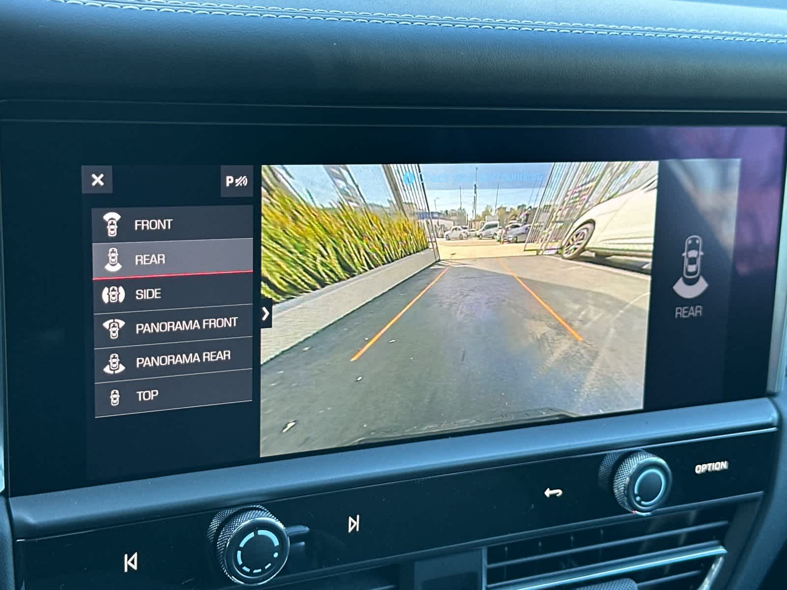 Thumbnail: 2026 Porsche Macan - 23