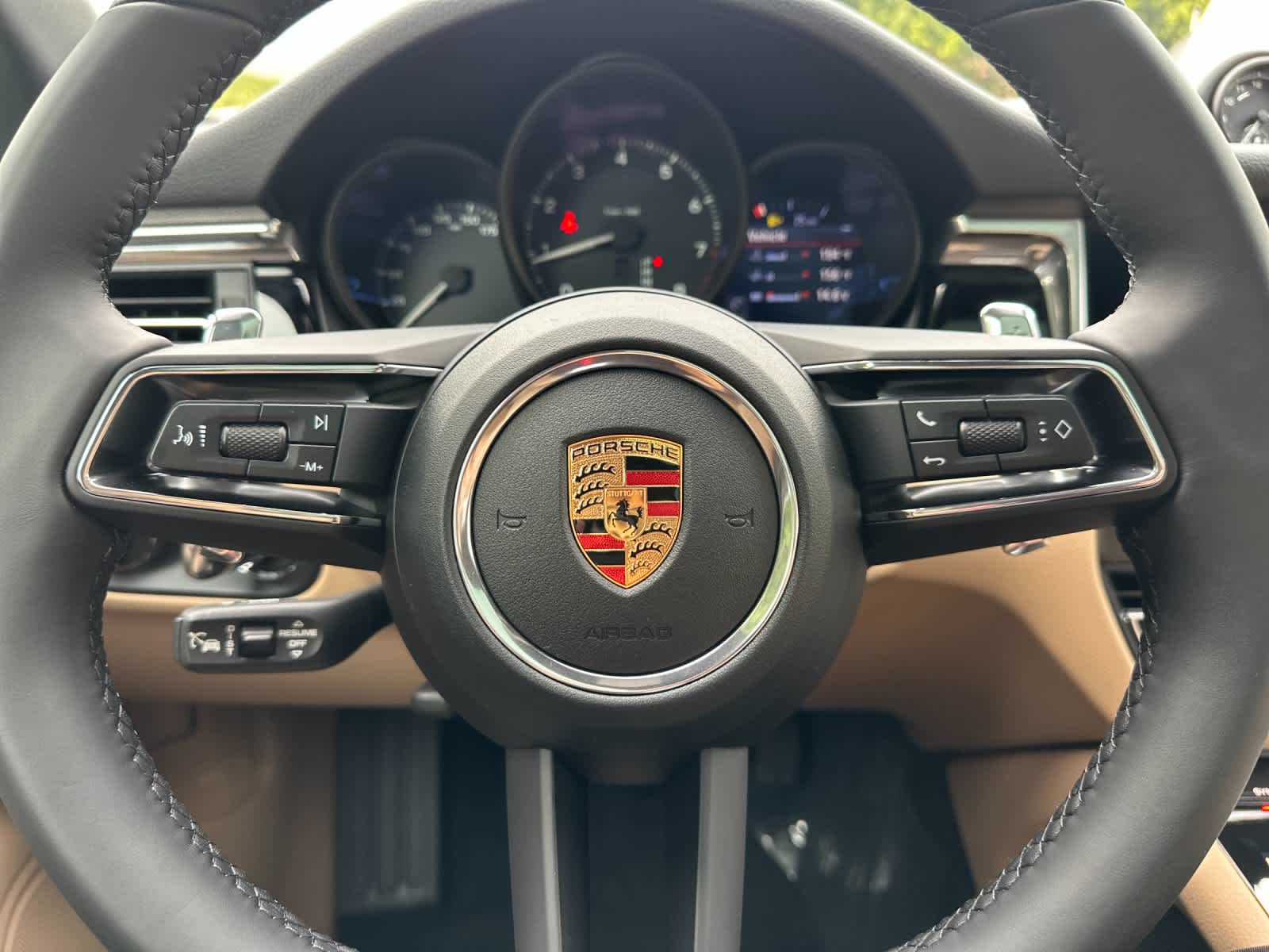 Thumbnail: 2026 Porsche Macan - 25