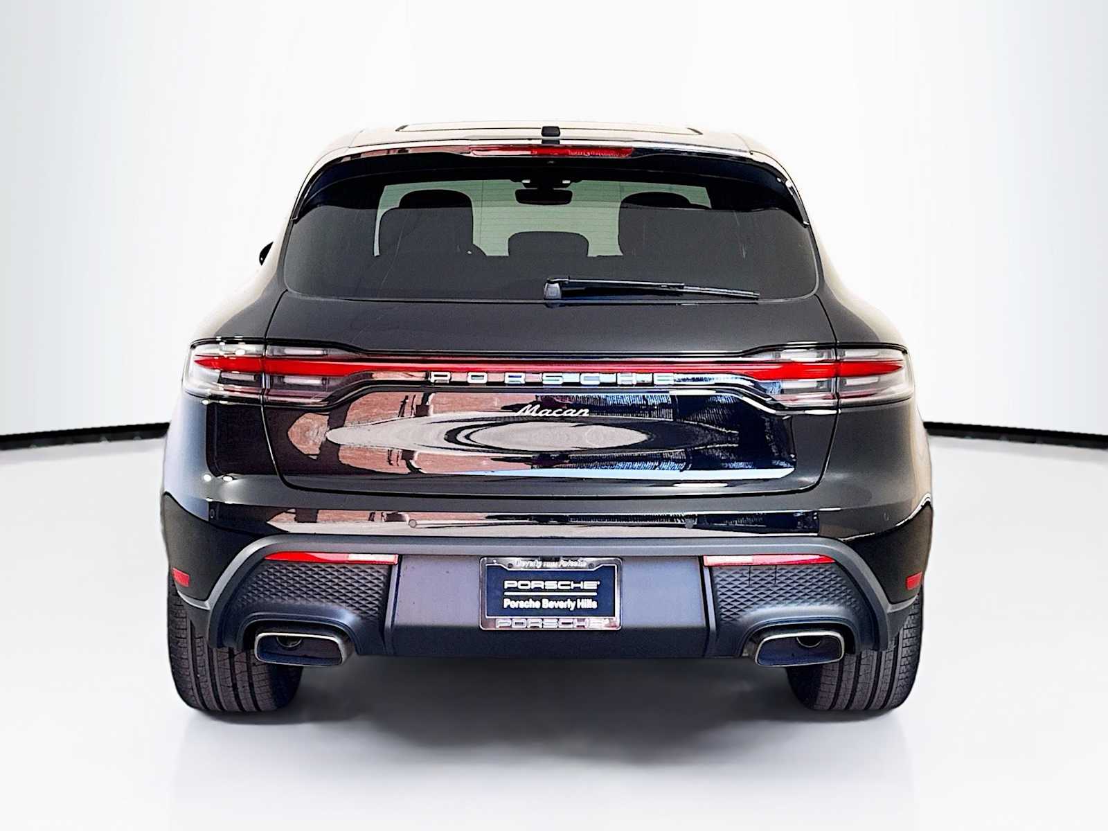 Thumbnail: 2026 Porsche Macan - 10