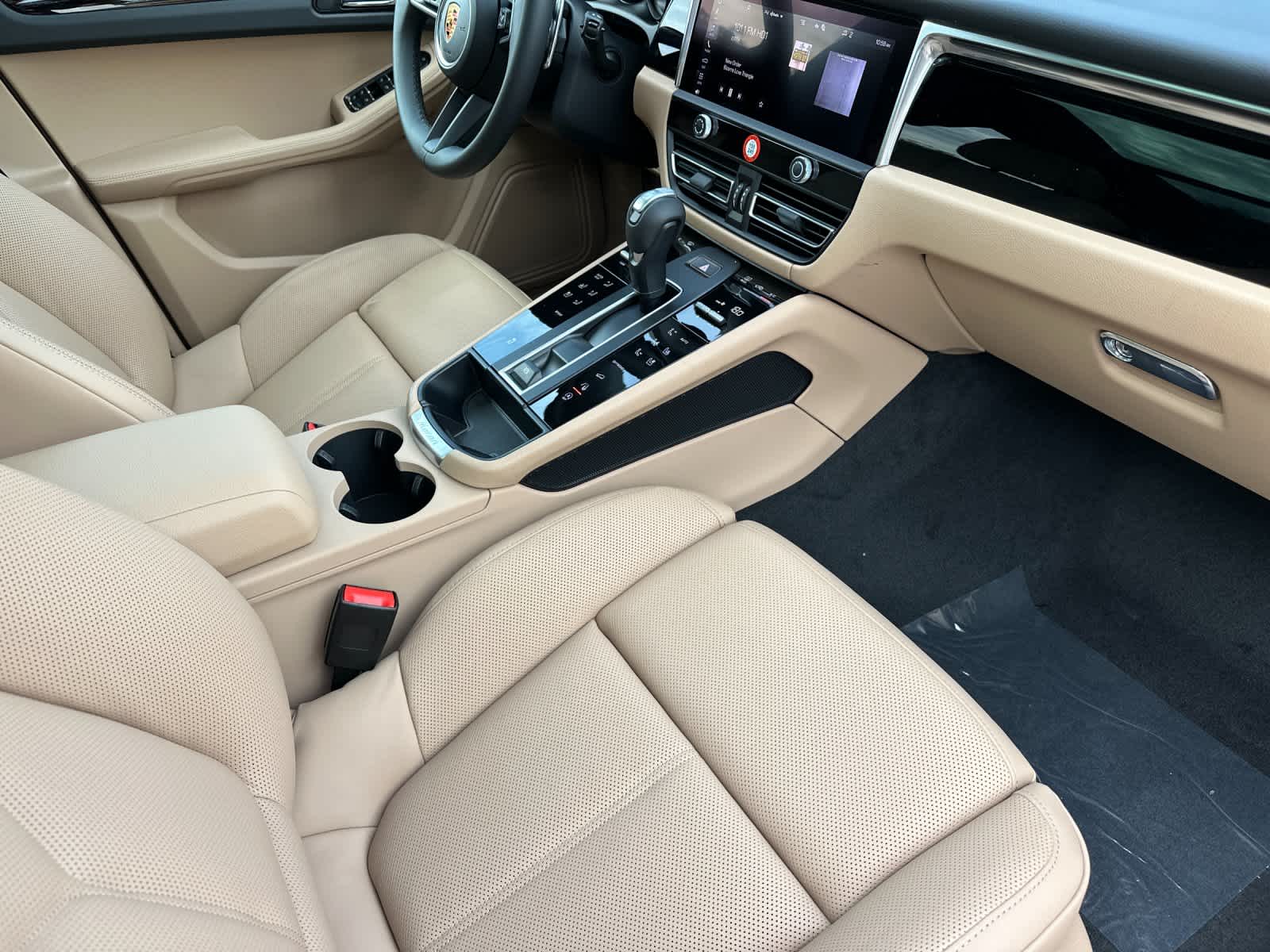 Thumbnail: 2026 Porsche Macan - 17