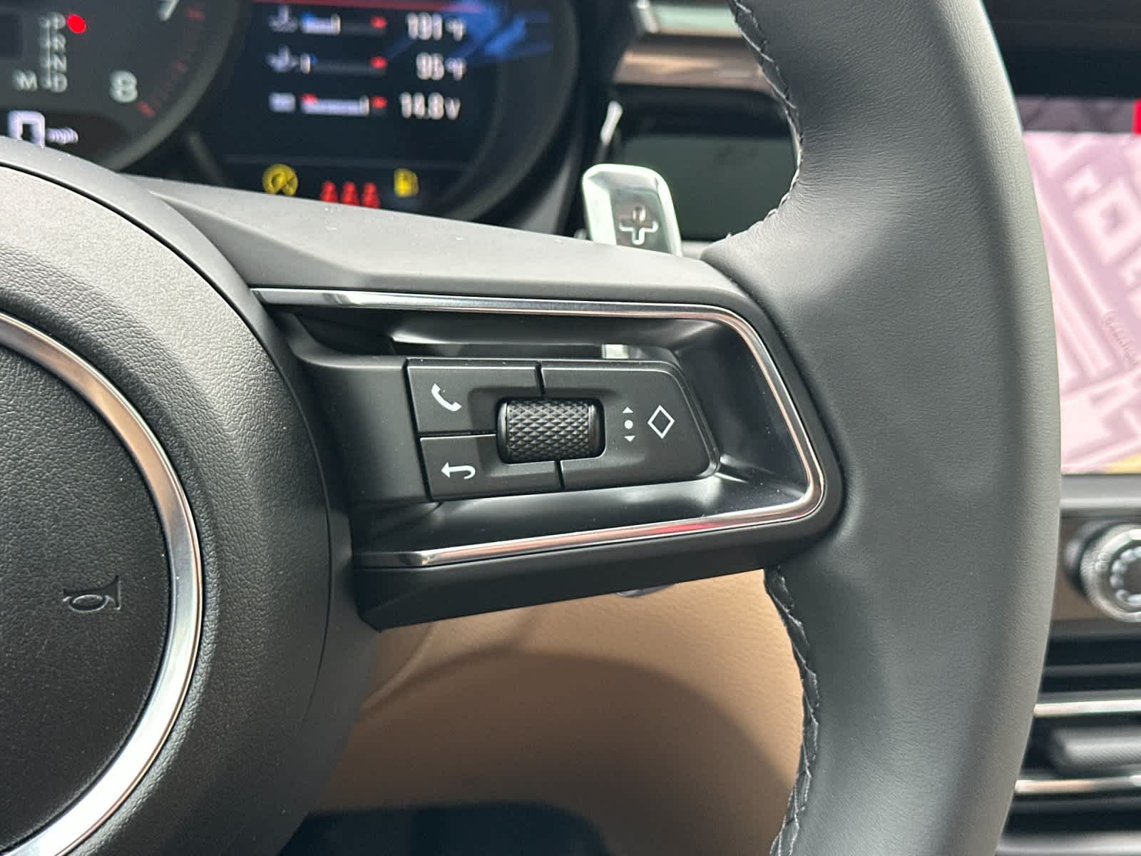 Thumbnail: 2026 Porsche Macan - 28