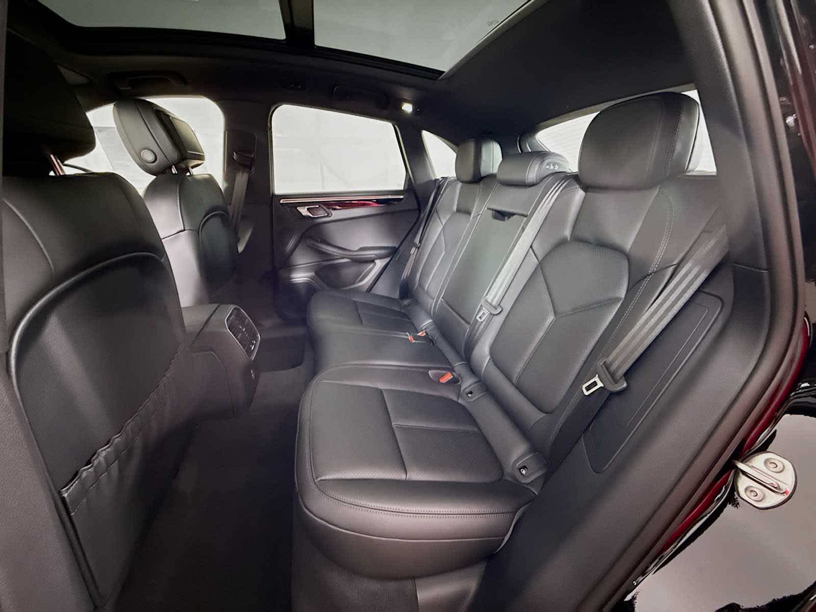 Thumbnail: 2026 Porsche Macan - 17