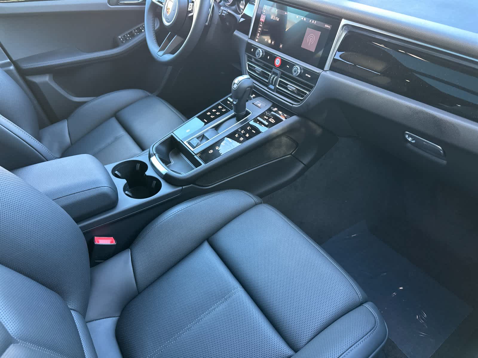 Thumbnail: 2026 Porsche Macan - 17