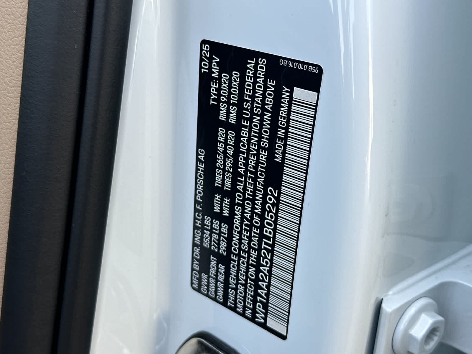 Thumbnail: 2026 Porsche Macan - 32