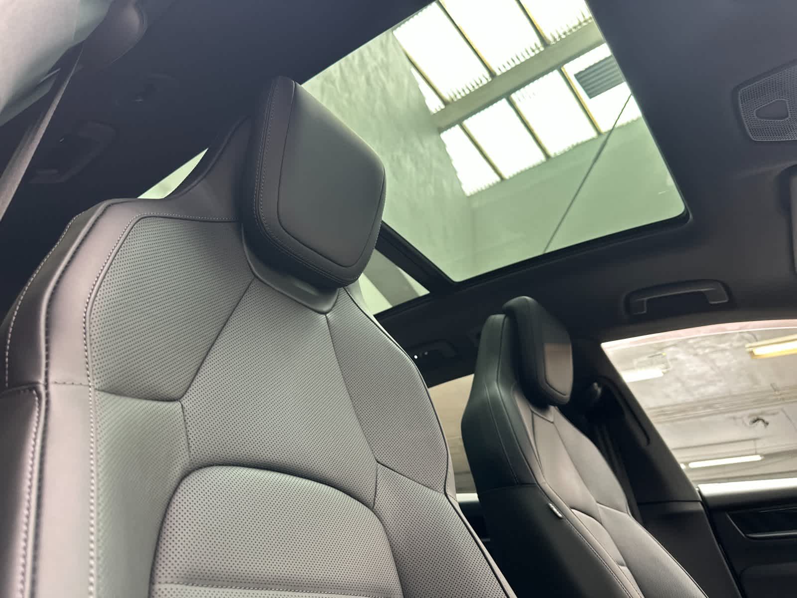Thumbnail: 2026 Porsche Macan - 18