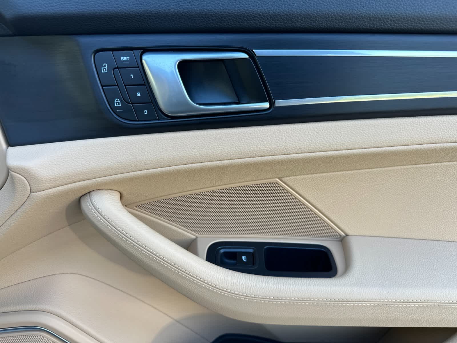 Thumbnail: 2022 Porsche Panamera - 18