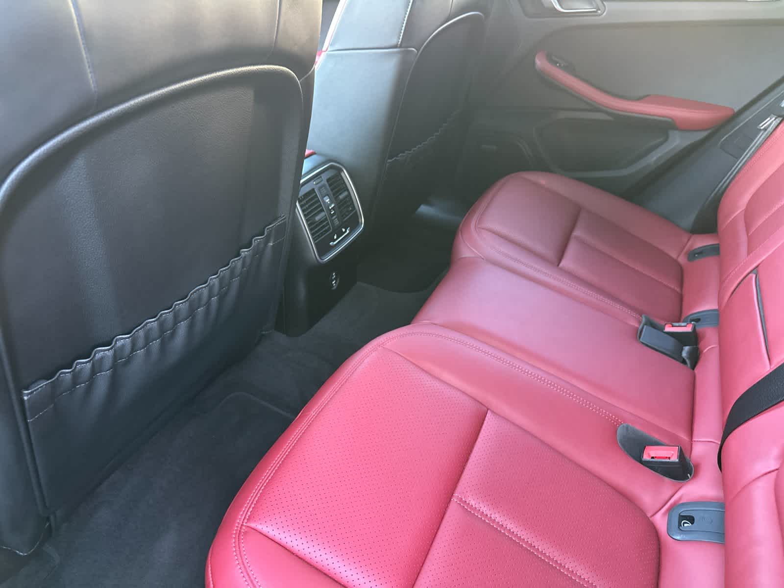 Thumbnail: 2025 Porsche Macan - 13