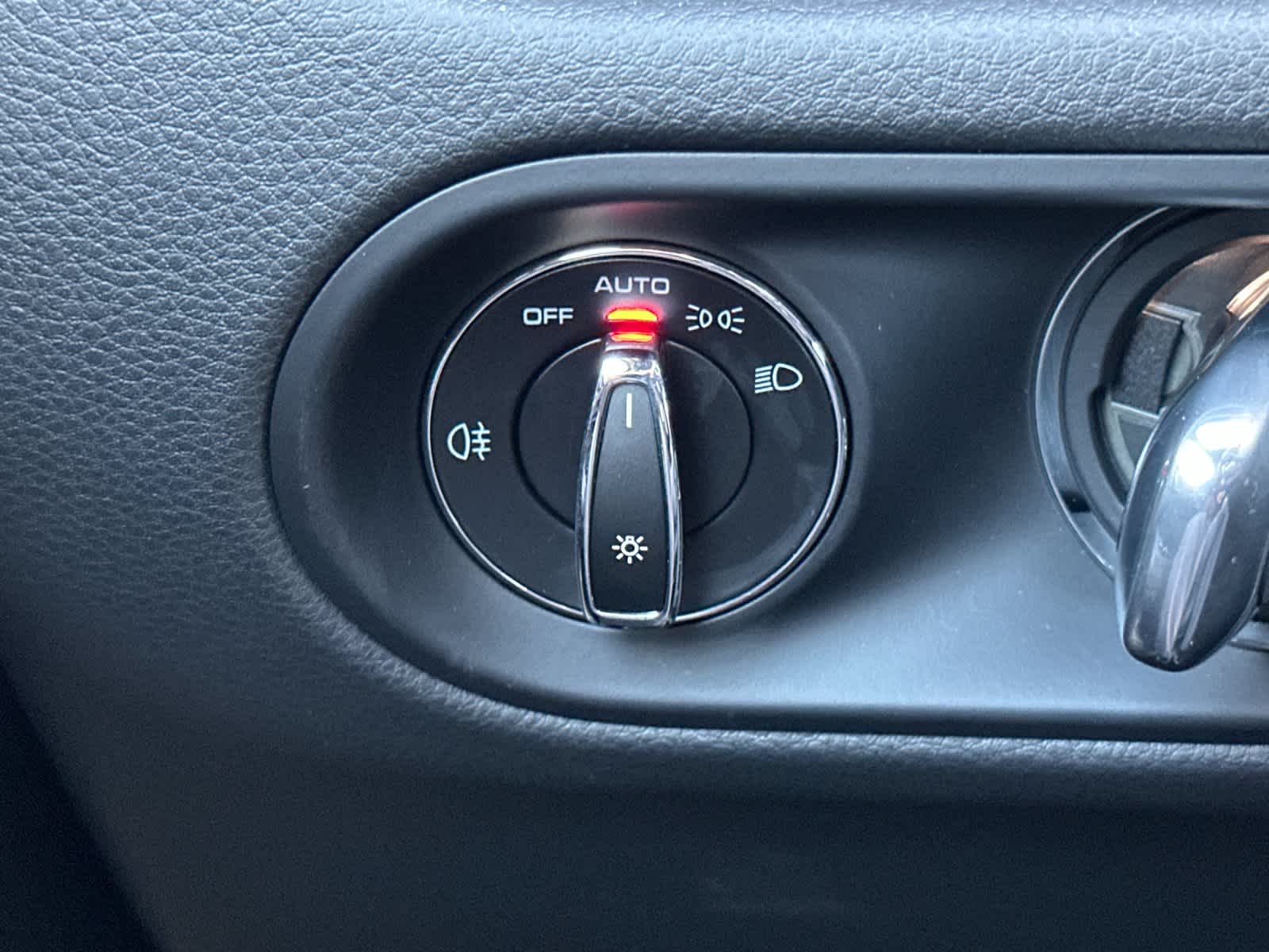 Thumbnail: 2026 Porsche Macan - 30