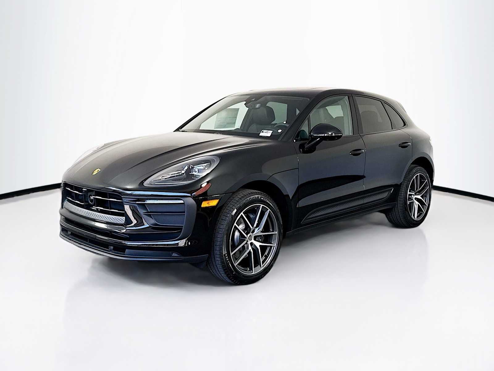 Thumbnail: 2025 Porsche Macan - 1