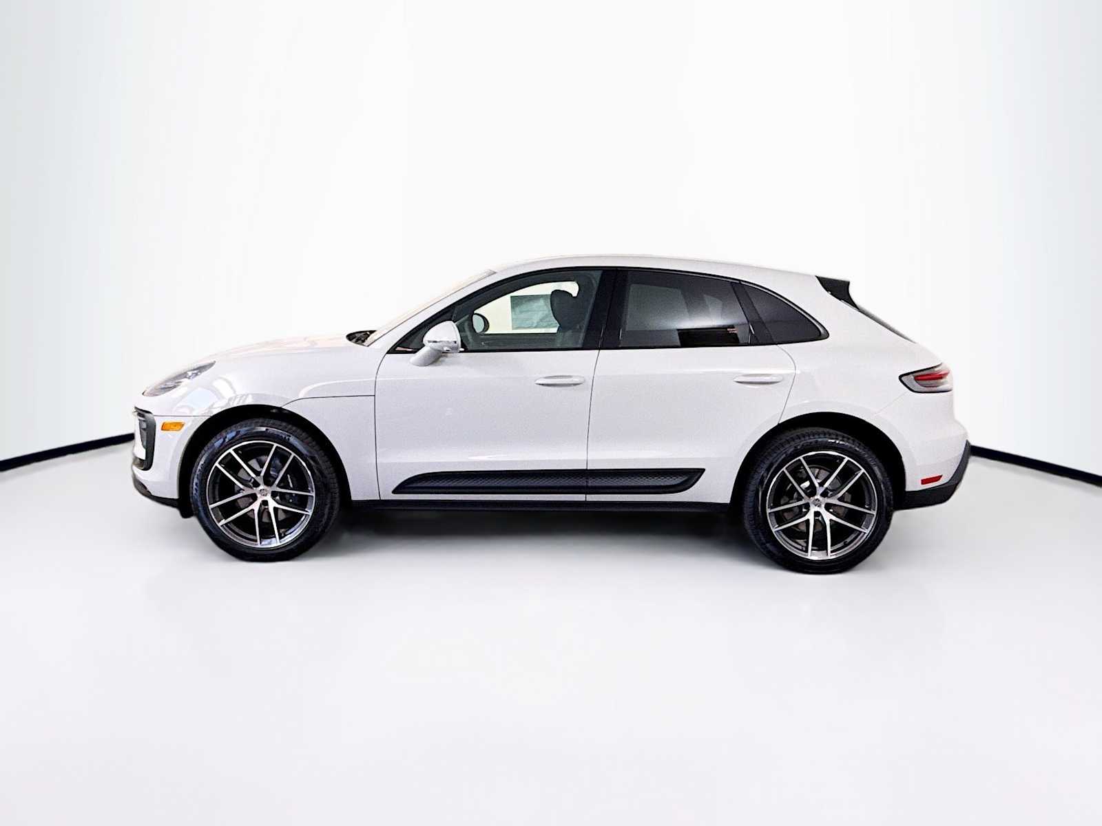 Thumbnail: 2026 Porsche Macan - 2