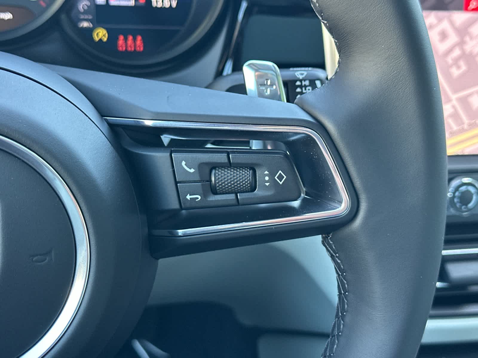 Thumbnail: 2026 Porsche Macan - 28