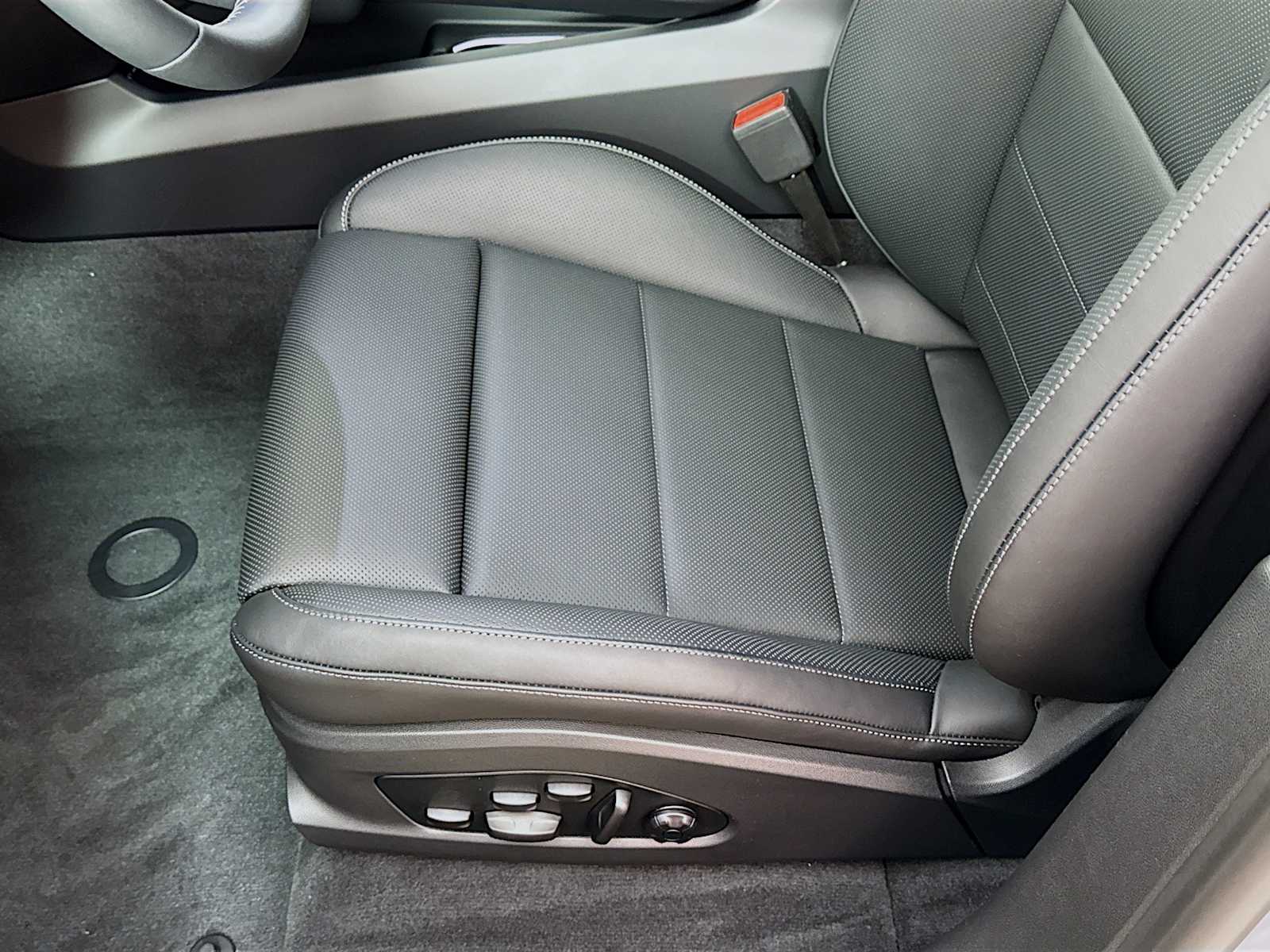 Thumbnail: 2025 Porsche Macan - 15