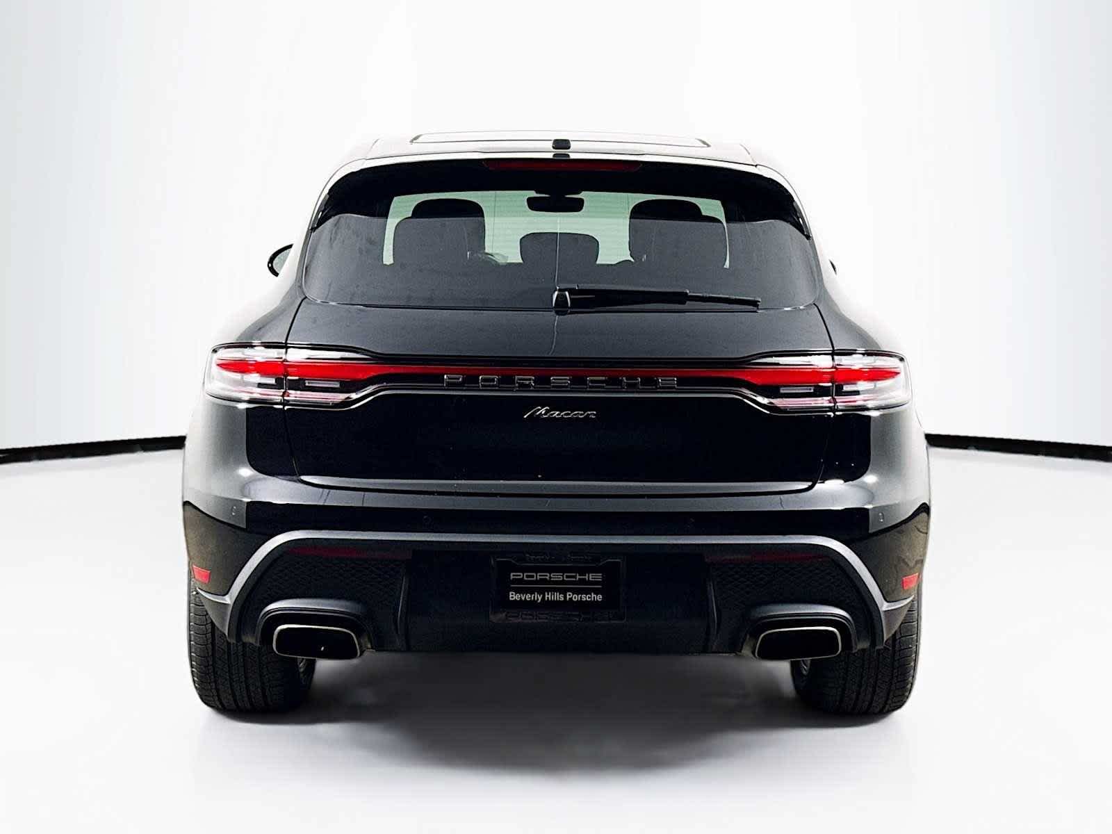 Thumbnail: 2026 Porsche Macan - 10