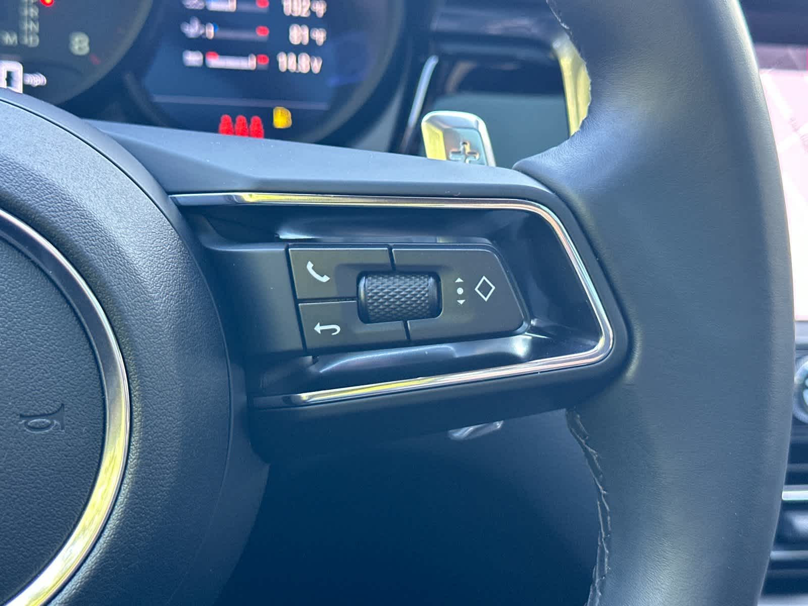 Thumbnail: 2025 Porsche Macan - 27