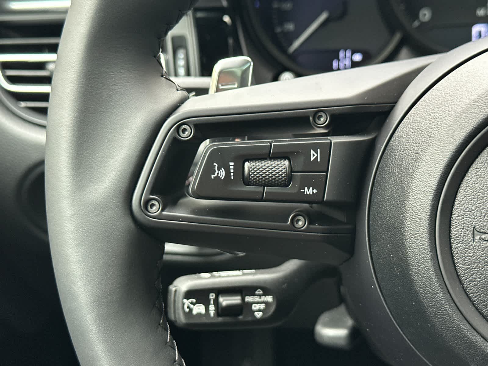 Thumbnail: 2026 Porsche Macan - 27