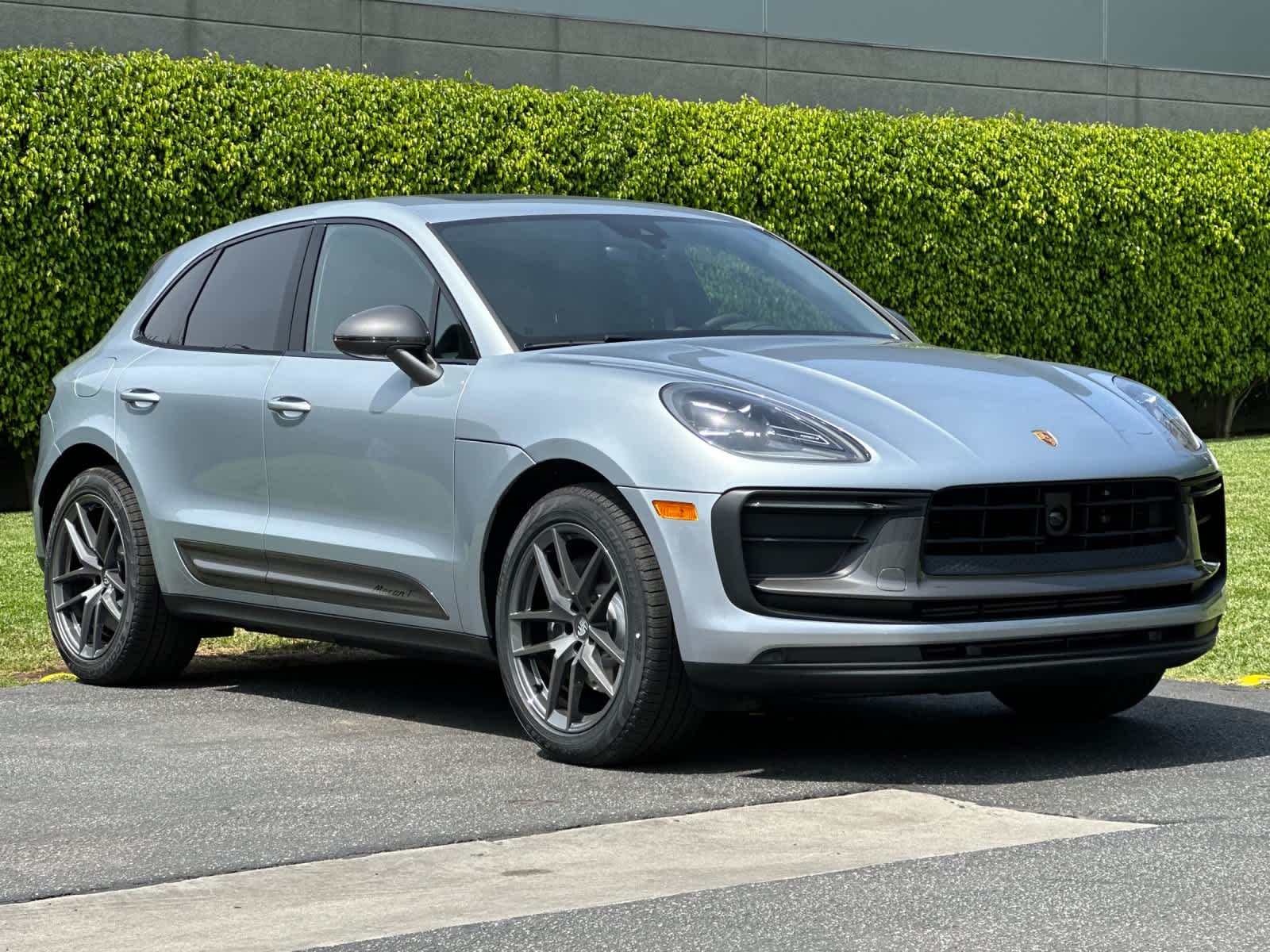 Thumbnail: 2026 Porsche Macan - 10