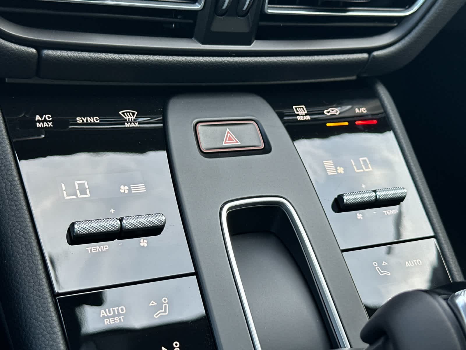 Thumbnail: 2026 Porsche Macan - 23