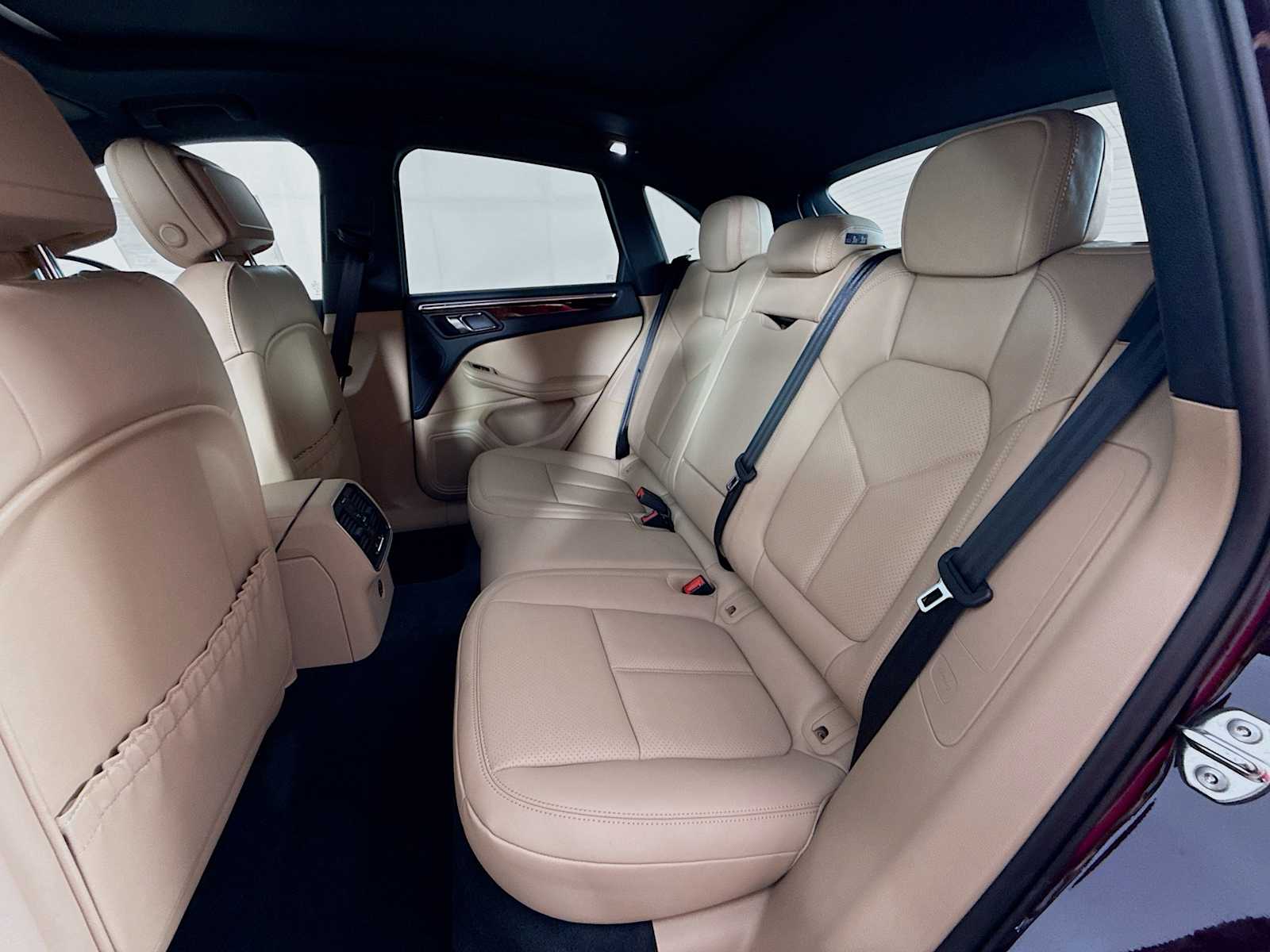 Thumbnail: 2026 Porsche Macan - 17