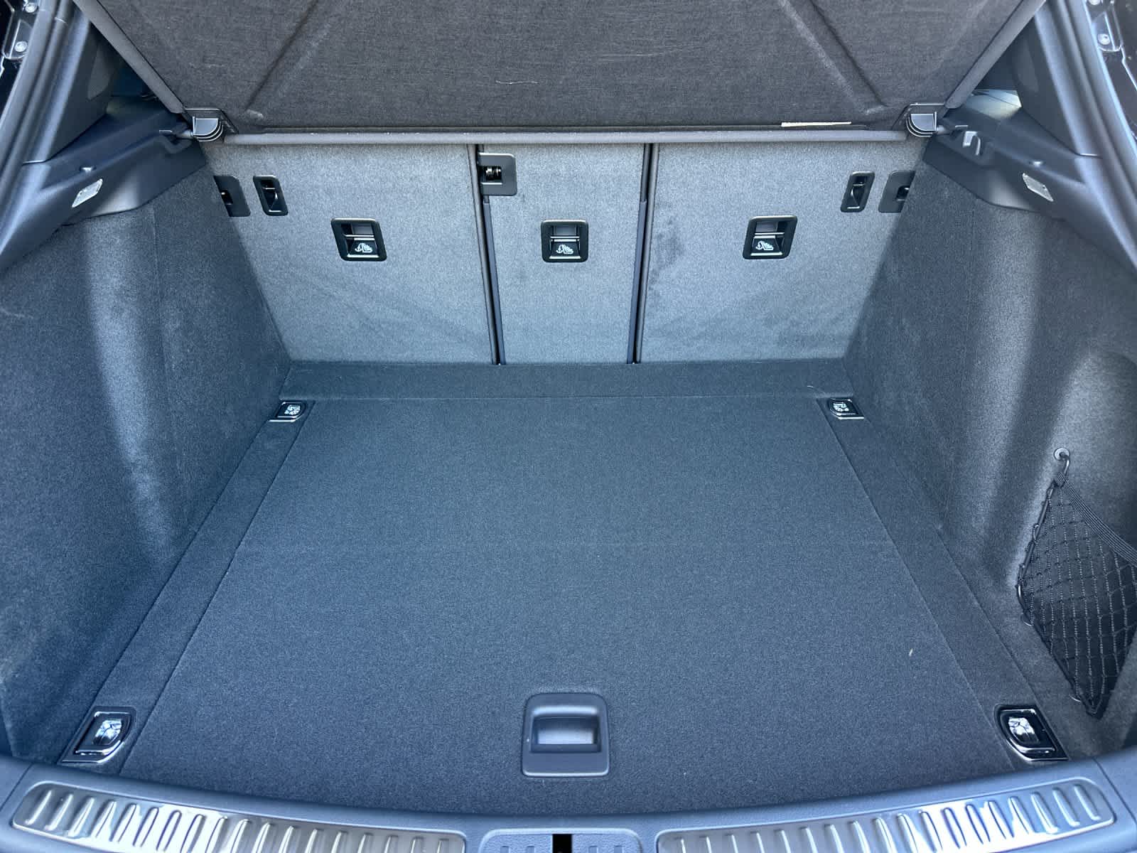 Thumbnail: 2026 Porsche Macan - 16