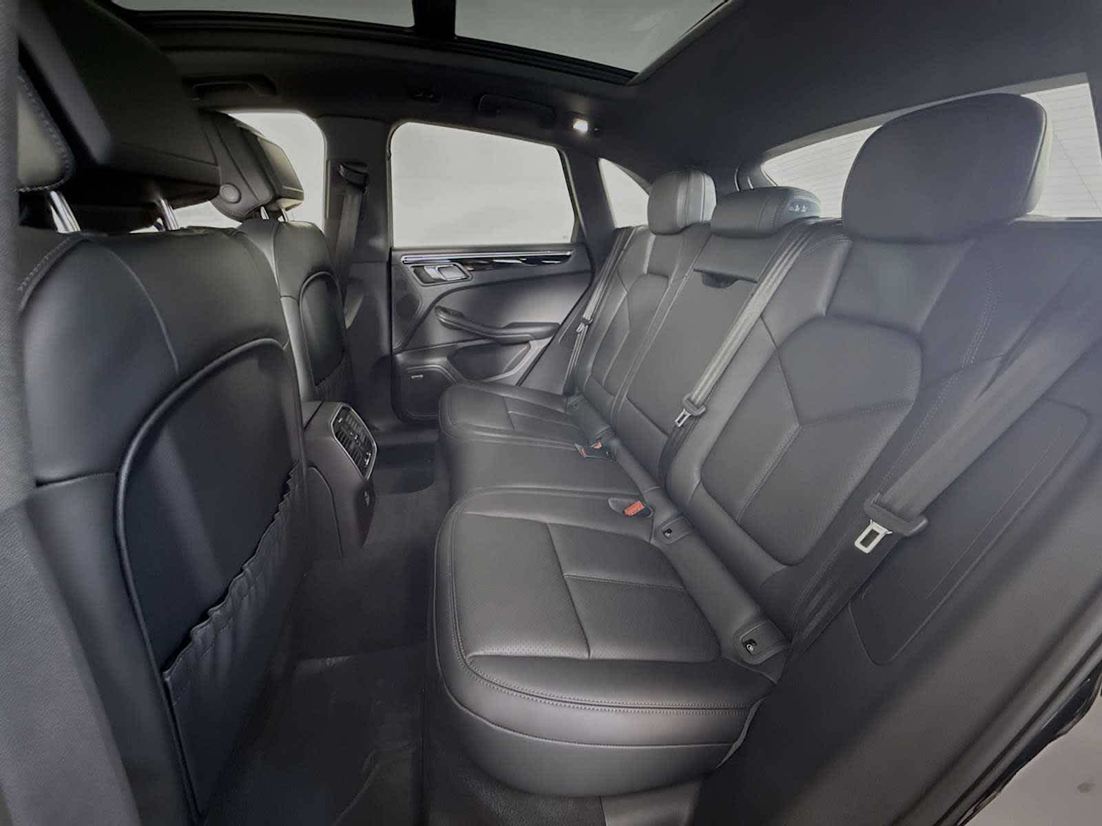 Thumbnail: 2026 Porsche Macan - 17